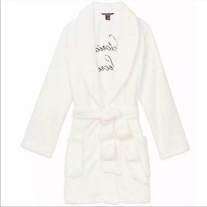 XS Victoria’s Secret Plush White Fluffy Robe